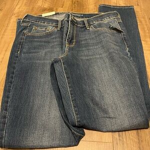 NWT Old Navy Mid Rise Curvy Skinny Leg Jeans